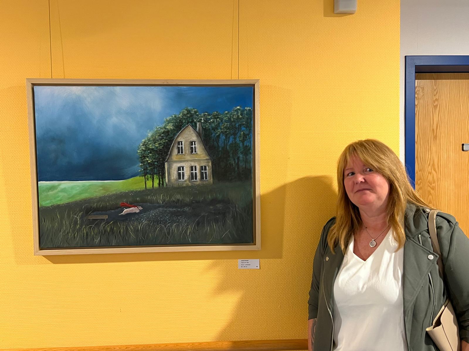 Jutta Schick bei ihrer Ausstellung auf der Palliativstation